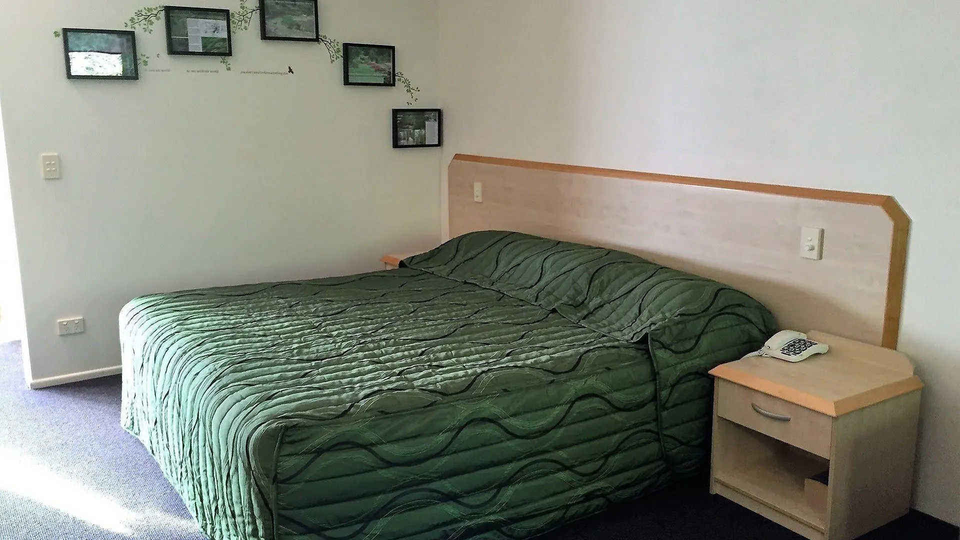 **** Motel Red Bridge Motor Inn Woombye Australia